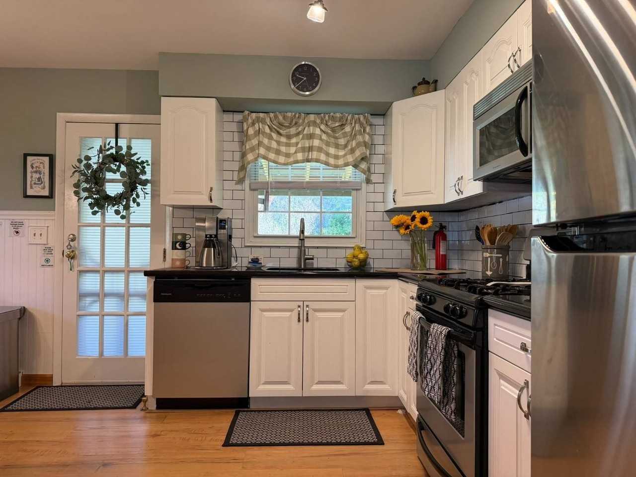 6 Brockett Rd - Photo 7 of 23