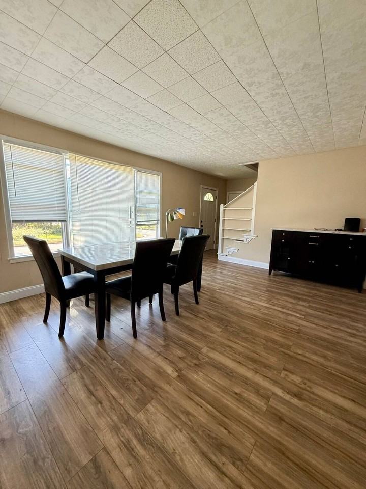 500 Park Ave - Photo 2 of 16