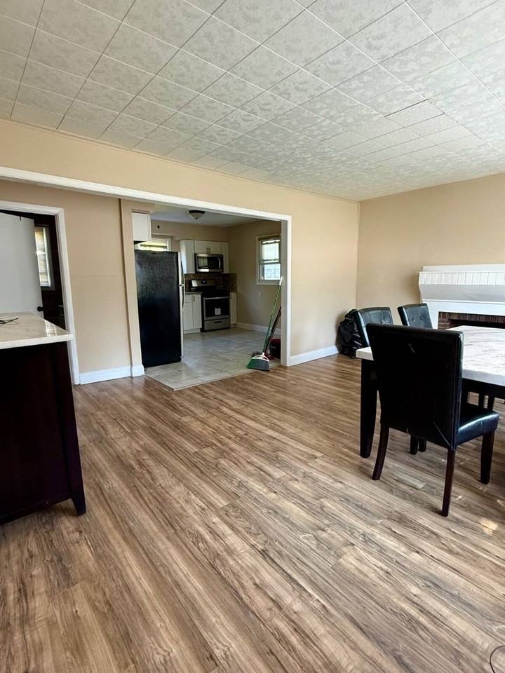 500 Park Ave - Photo 4 of 16