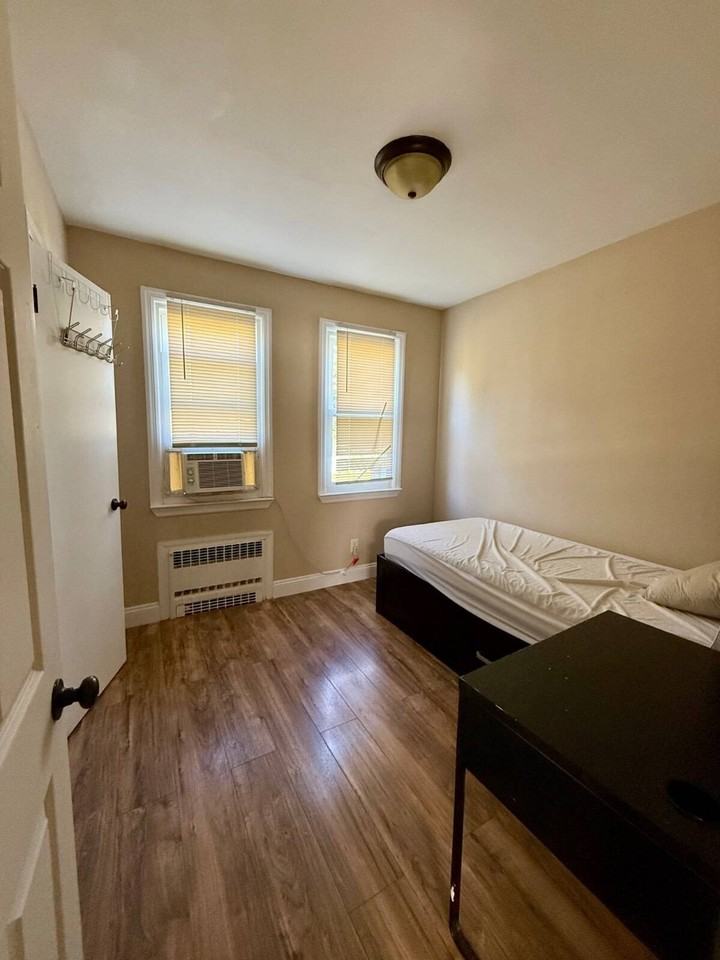 500 Park Ave - Photo 6 of 16