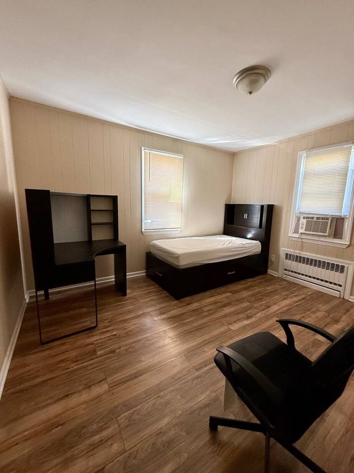 500 Park Ave - Photo 7 of 16