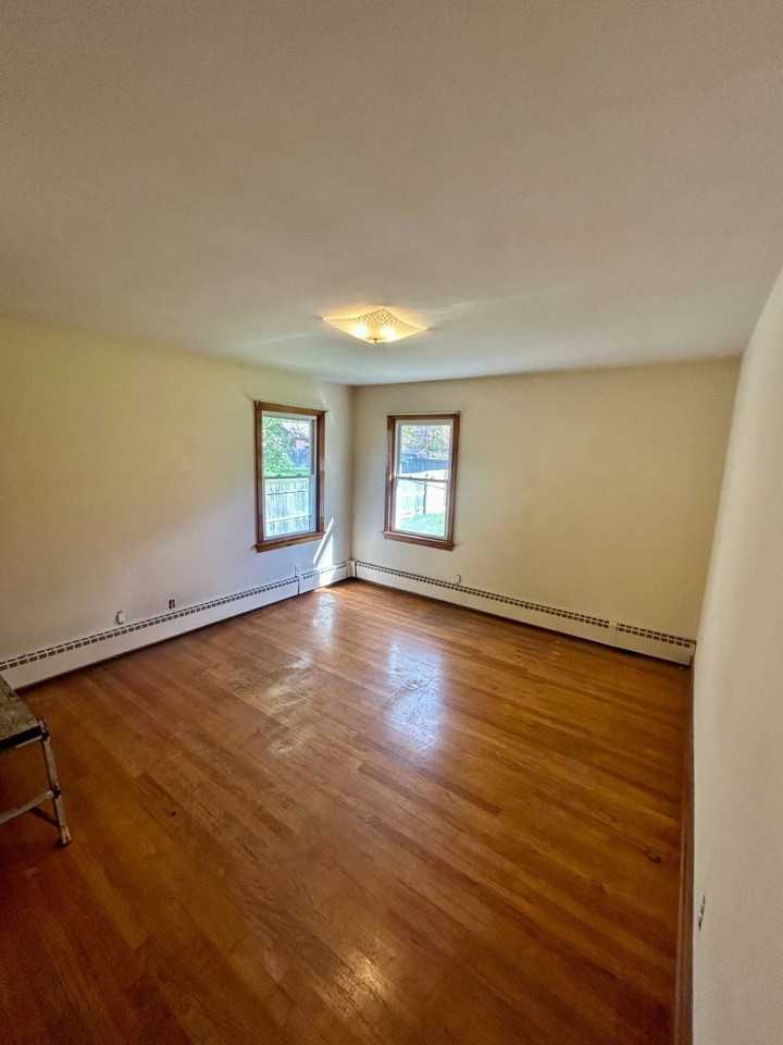 1255 Midline Rd - Photo 3 of 4