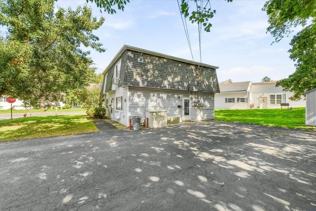 1 Holts Ln #1 - Photo 5 of 21
