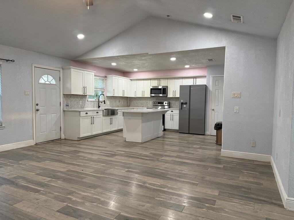 2912 Ventura Ave - Photo 2 of 11