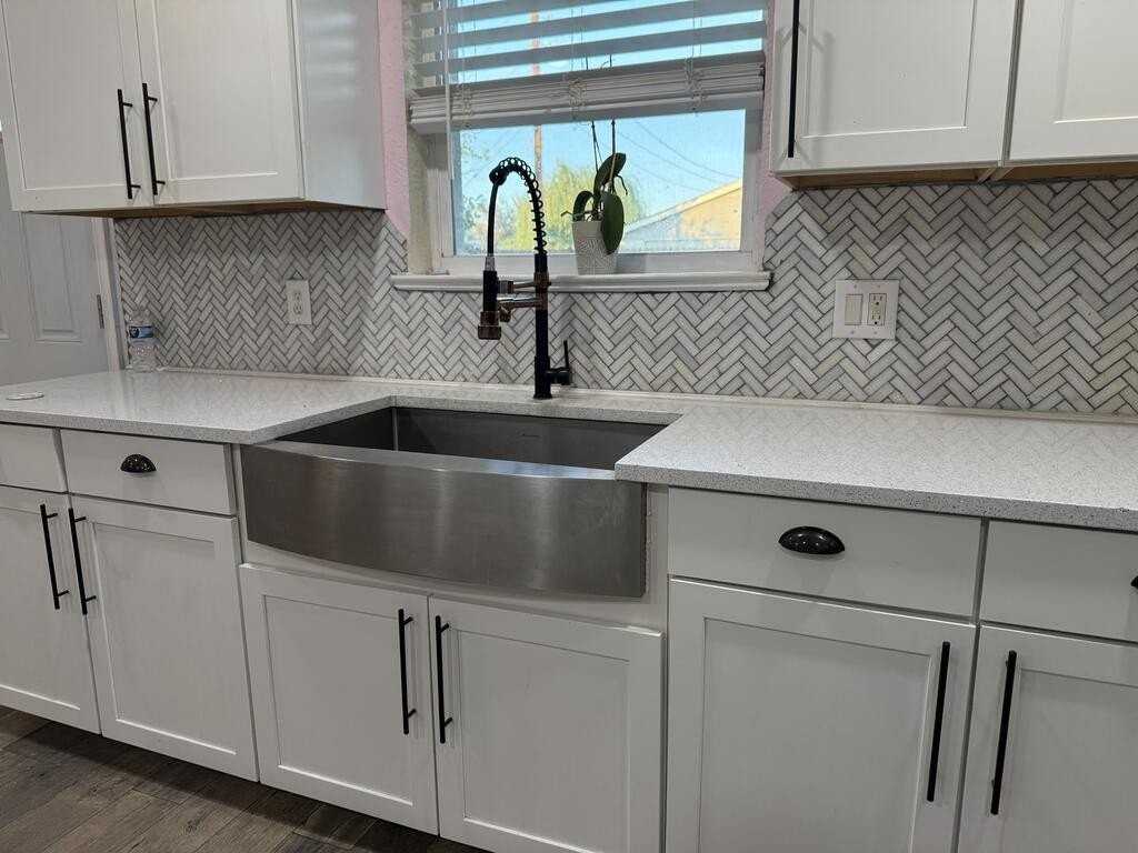 2912 Ventura Ave - Photo 3 of 11