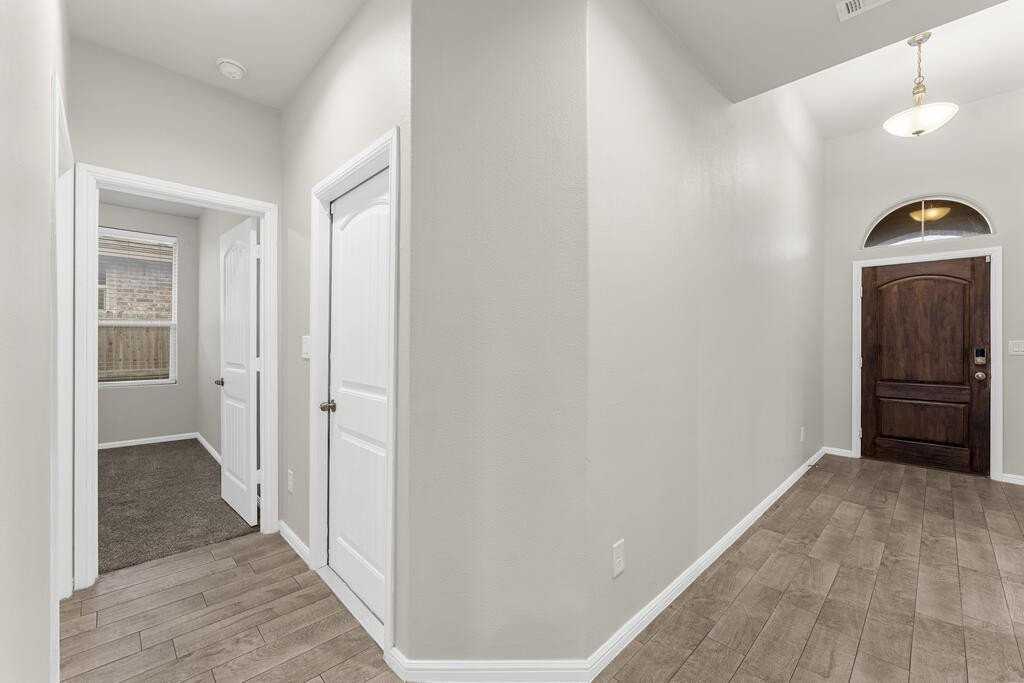 7405 Orion Rd - Photo 3 of 23