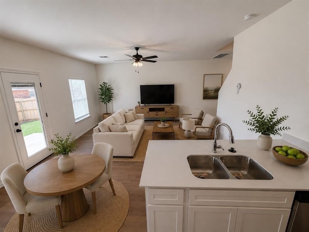 303 Aaran Way - Photo 5 of 39