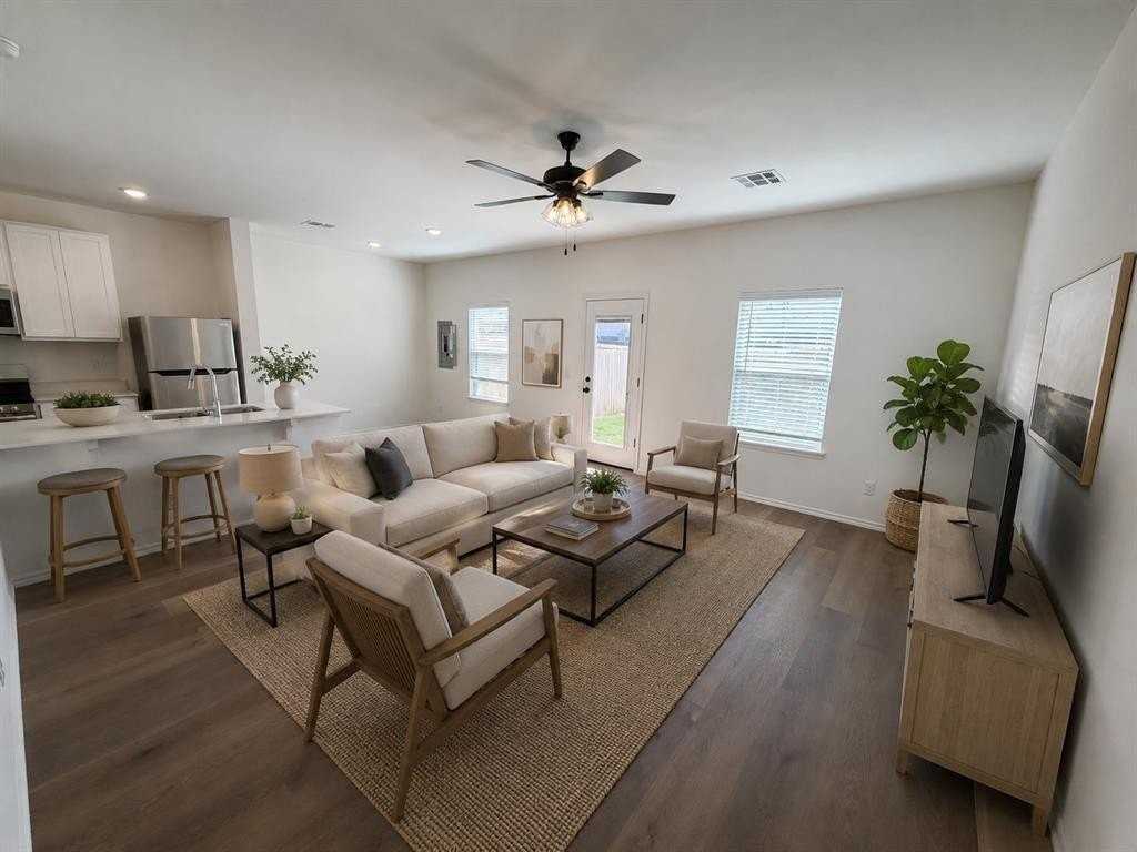 301 Aaran Way - Photo 6 of 45