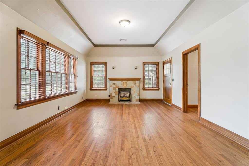 308 E 5th St - Photo 5 of 33