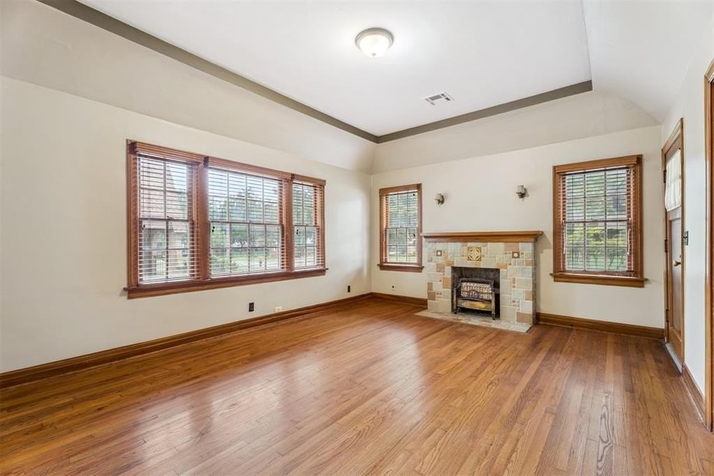 308 E 5th St - Photo 6 of 33