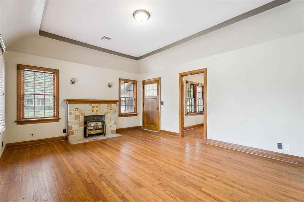 308 E 5th St - Photo 7 of 33