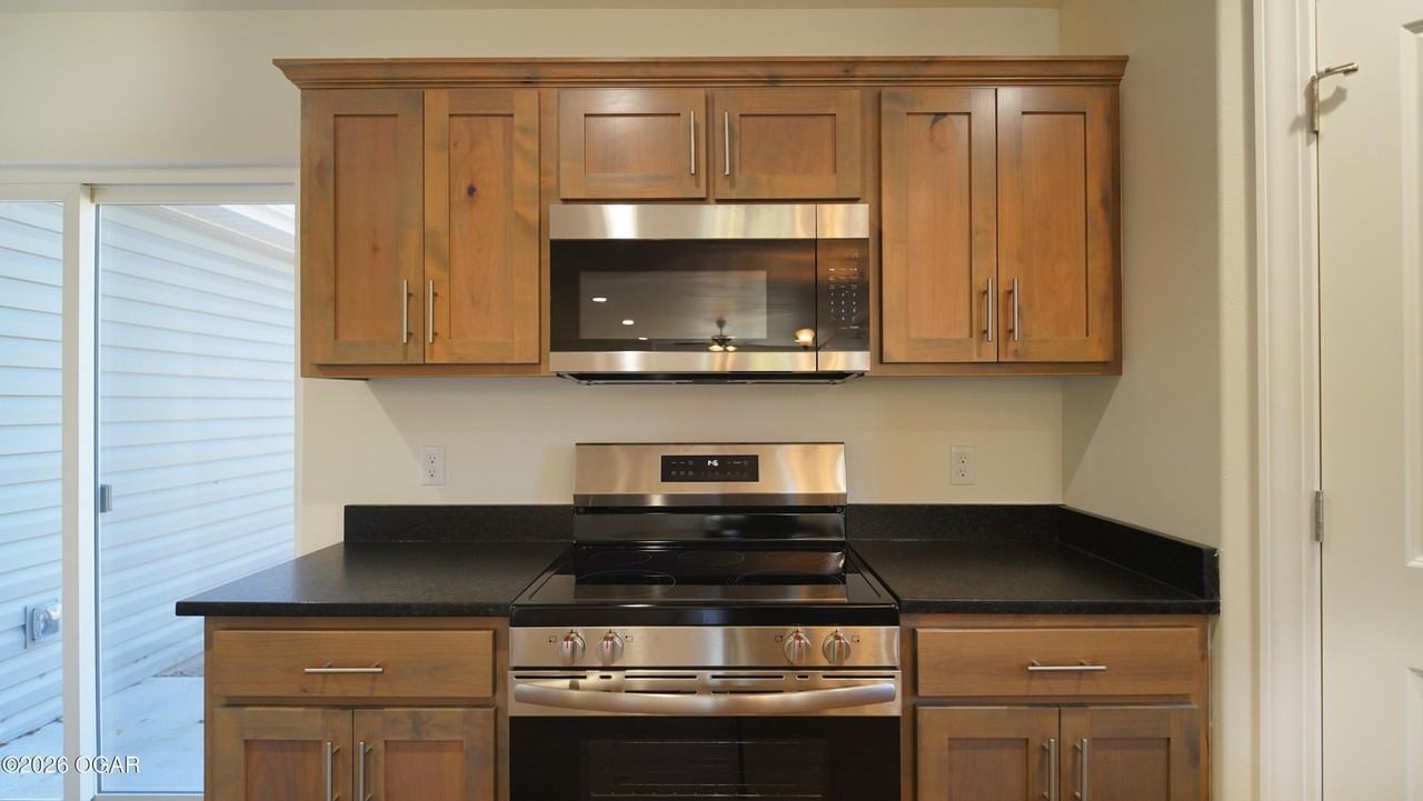2605 Central St - Photo 6 of 20