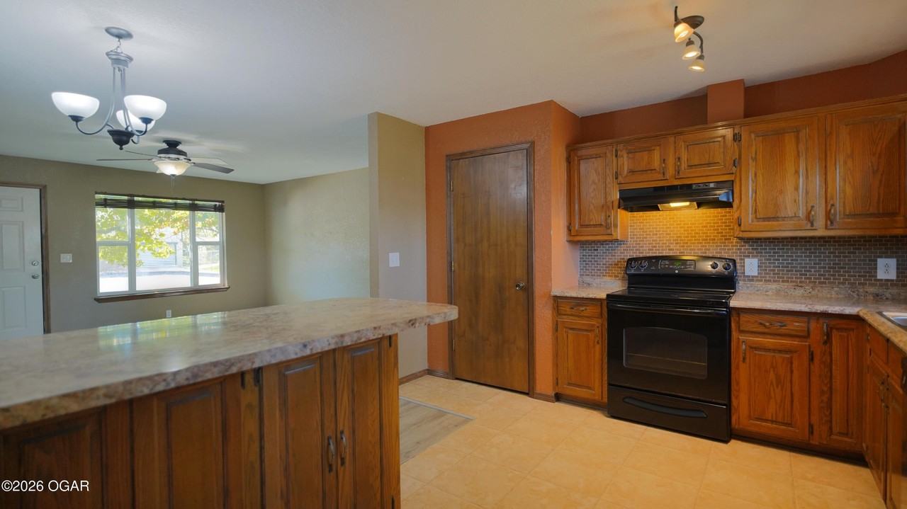 707 W 21st St - Photo 5 of 15