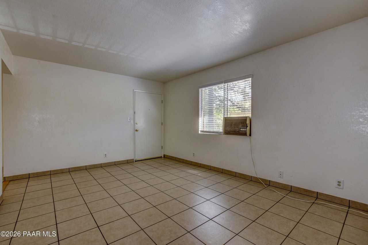 278 S Hardin St #C - Photo 3 of 14