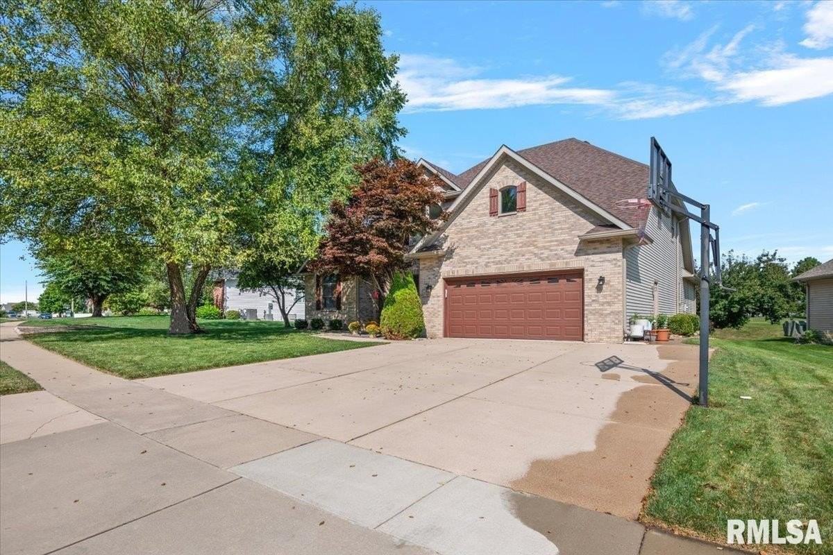 2505 Tartan Way - Photo 4 of 50