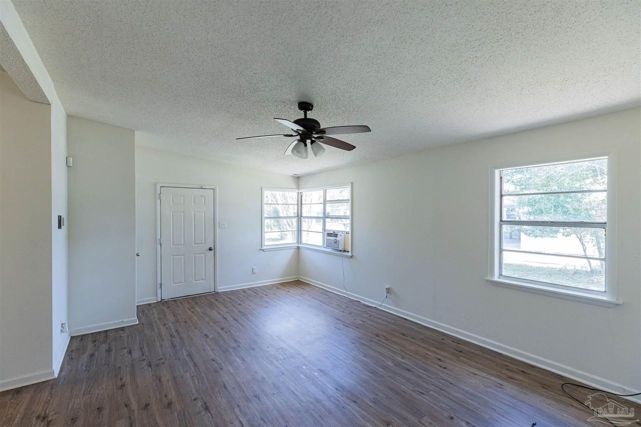 925 S Madison Dr - Photo 5 of 19
