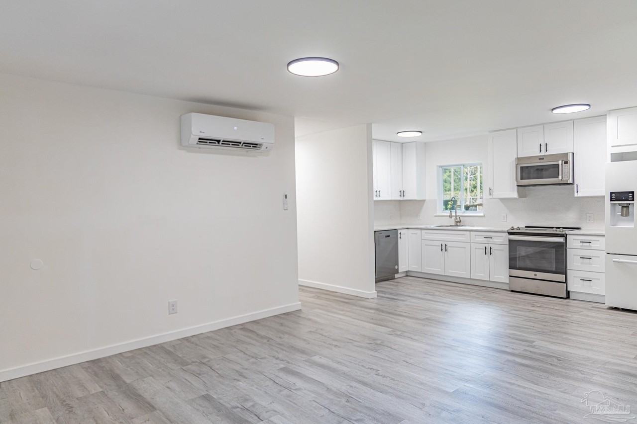 7106 Calumet Ct - Photo 4 of 31