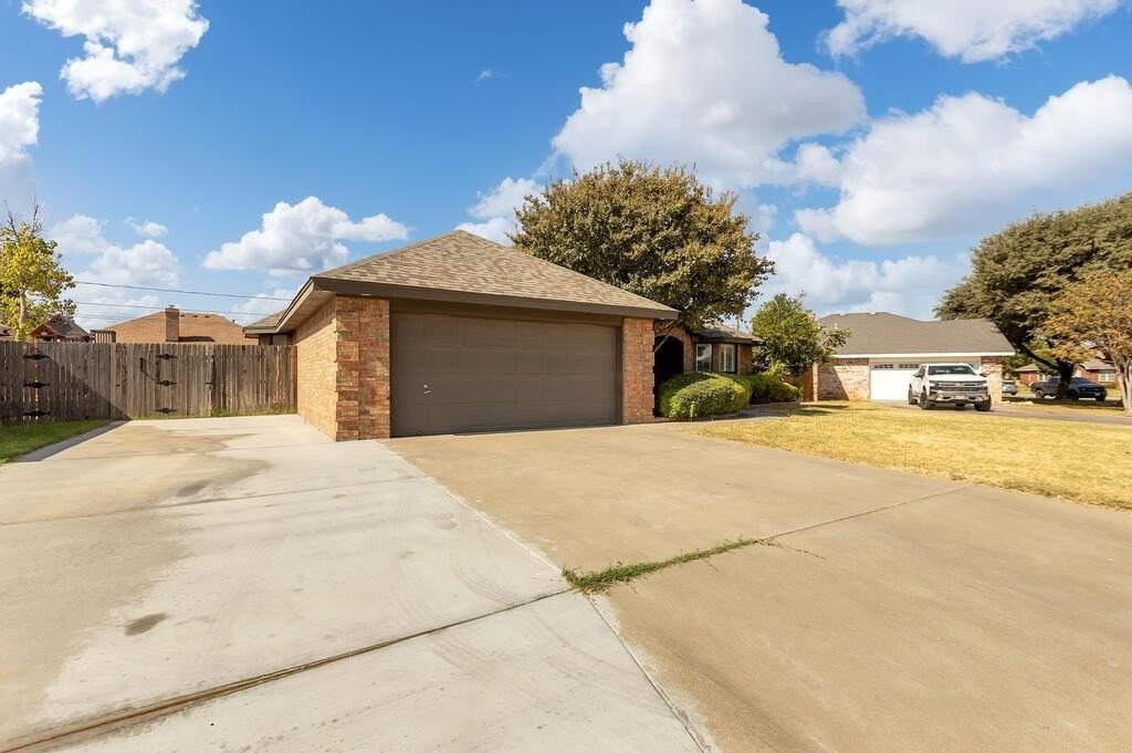 3609 Springmont Dr - Photo 4 of 24
