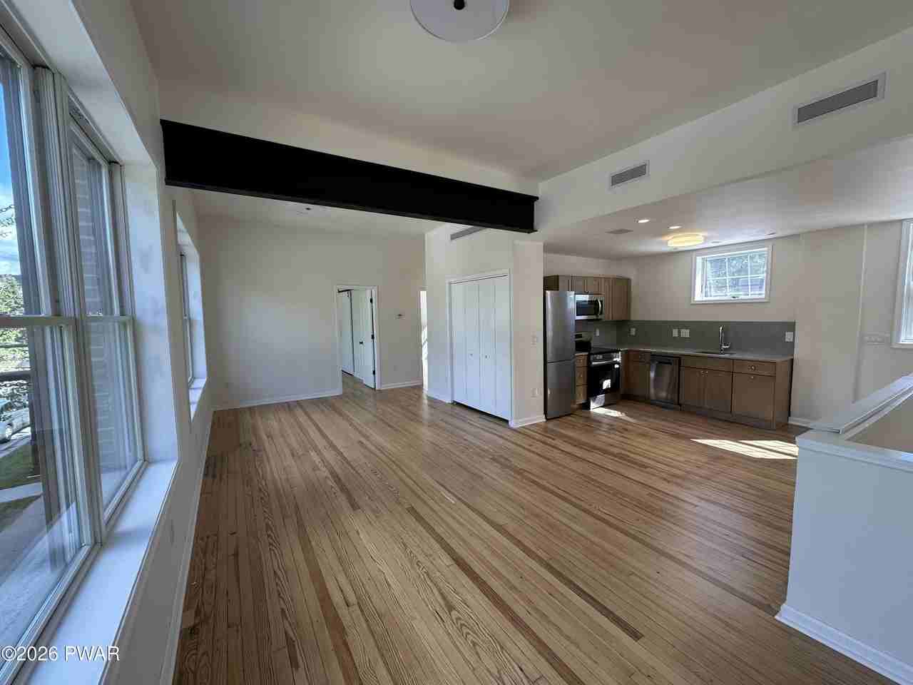 313 Broad St - Photo 2 of 8