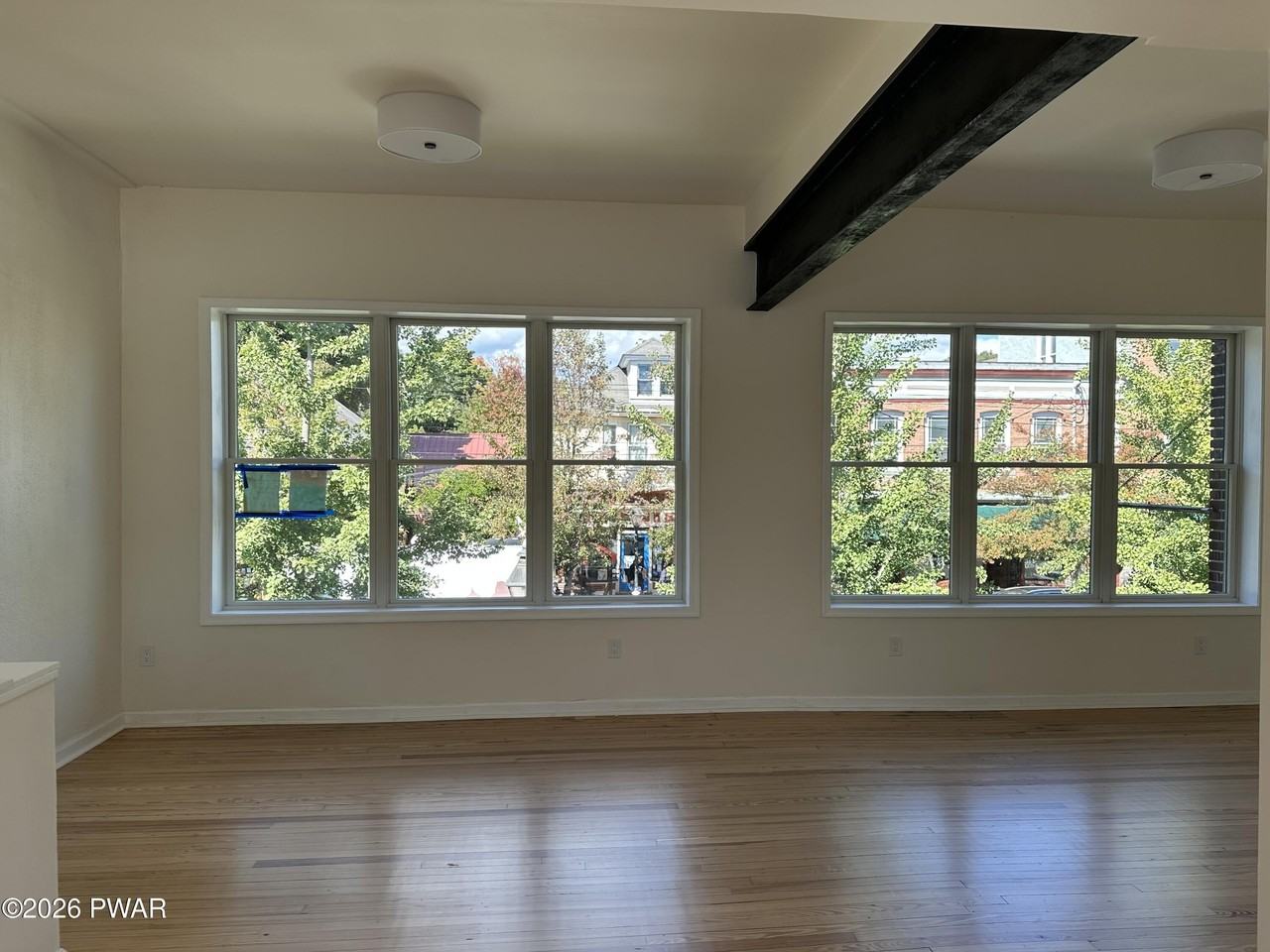 313 Broad St - Photo 4 of 8