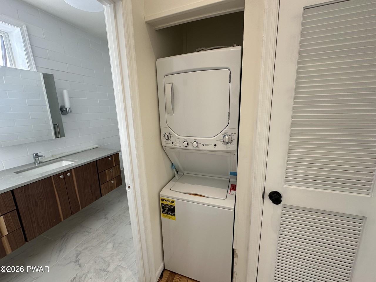 313 Broad St - Photo 6 of 8