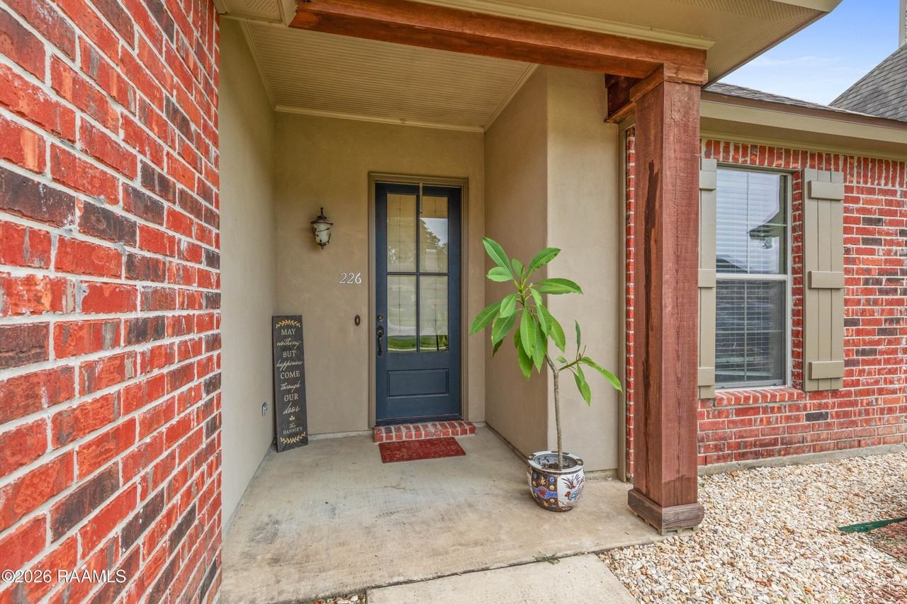 226 Crenshaw Dr - Photo 3 of 27