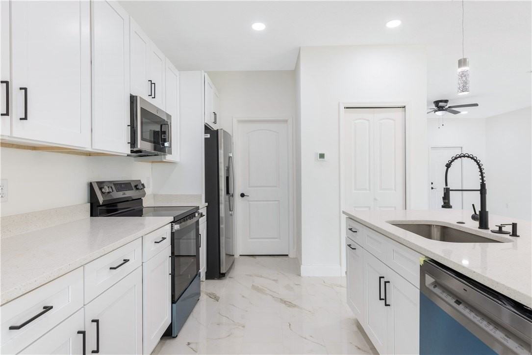 720 Sanford St Sw - Photo 5 of 36