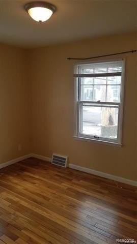 3612 Thomas Ave - Photo 5 of 8