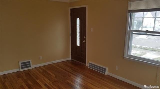 3612 Thomas Ave - Photo 6 of 8