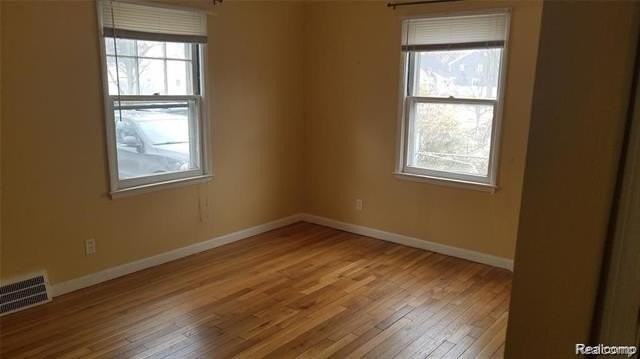 3612 Thomas Ave - Photo 7 of 8