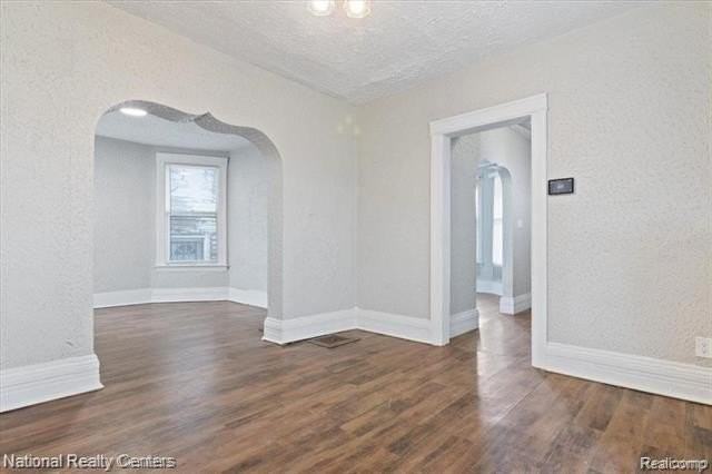 932 E Euclid St - Photo 6 of 21