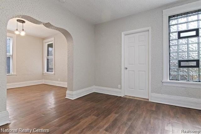 932 E Euclid St - Photo 7 of 21