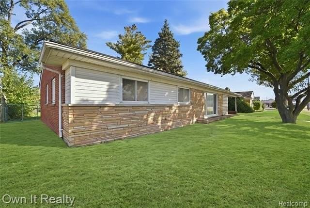 25440 W Warren St - Photo 3 of 26