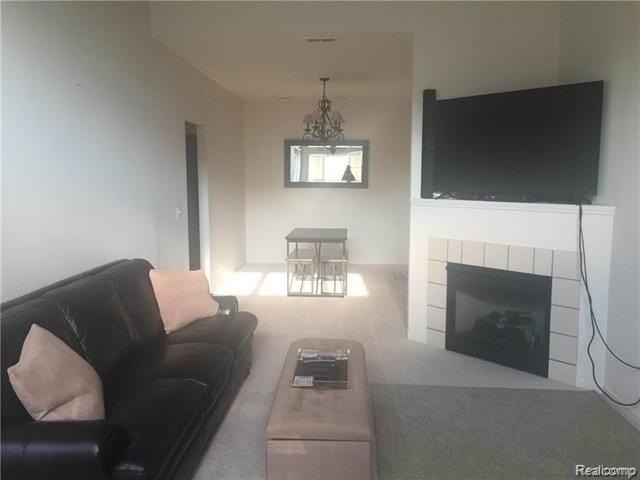 14104 Addington Dr - Photo 4 of 19