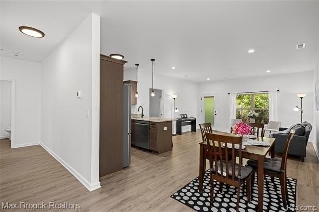 616 Pointe Dr - Photo 4 of 49