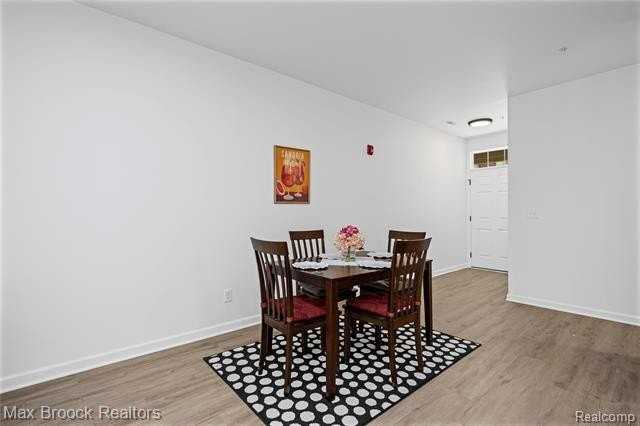 616 Pointe Dr - Photo 5 of 49