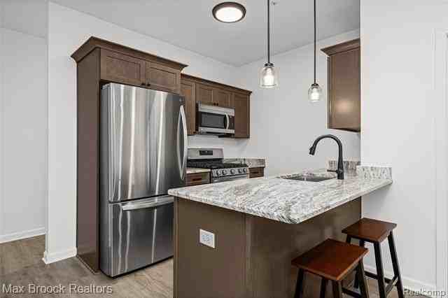 616 Pointe Dr - Photo 7 of 49