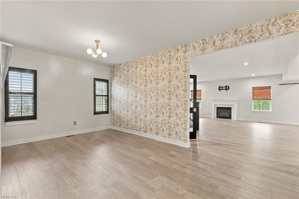 9541 Viburnum Dr - Photo 3 of 37