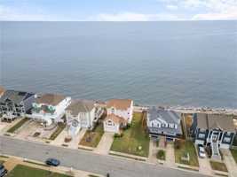 featured image of 121 Grand View Dr