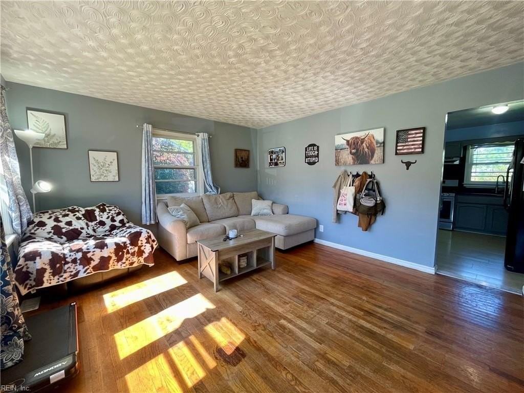 904 Robinson Rd - Photo 3 of 15