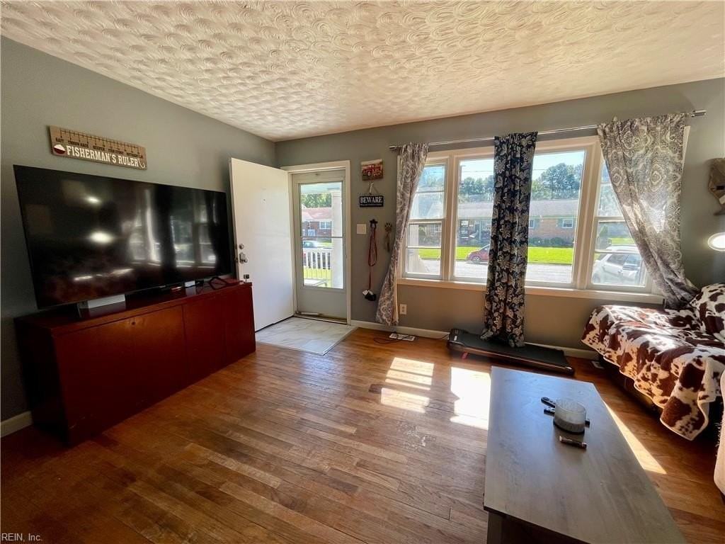 904 Robinson Rd - Photo 4 of 15
