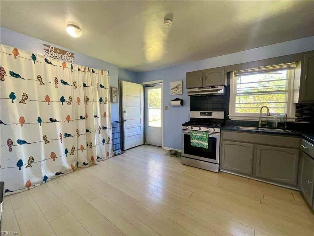 904 Robinson Rd - Photo 5 of 15