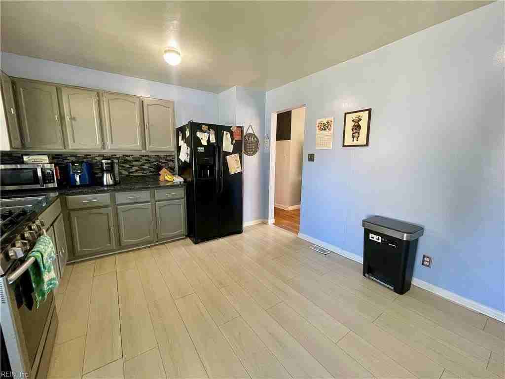 904 Robinson Rd - Photo 6 of 15
