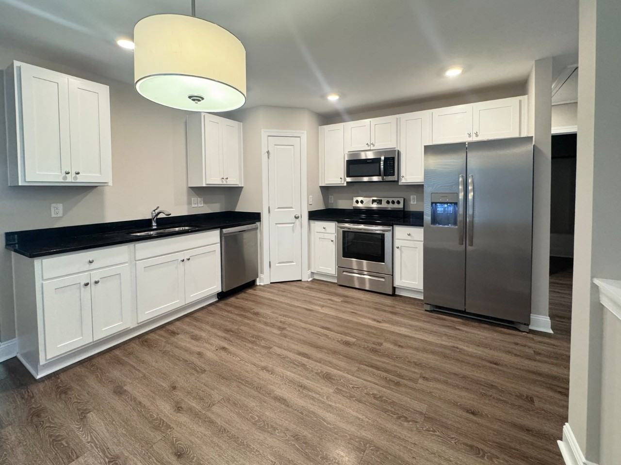 610 Ben Ave - Photo 4 of 16