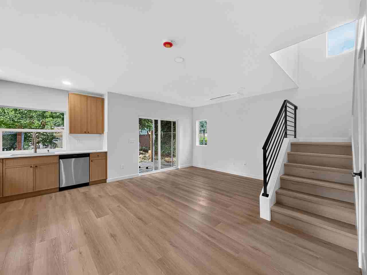 328 Ne 125th St - Photo 4 of 24