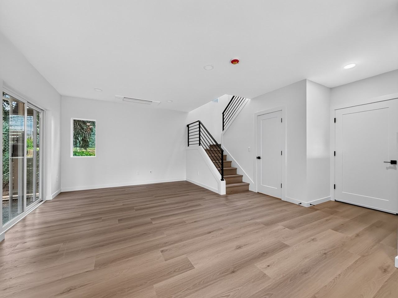 328 Ne 125th St - Photo 5 of 24
