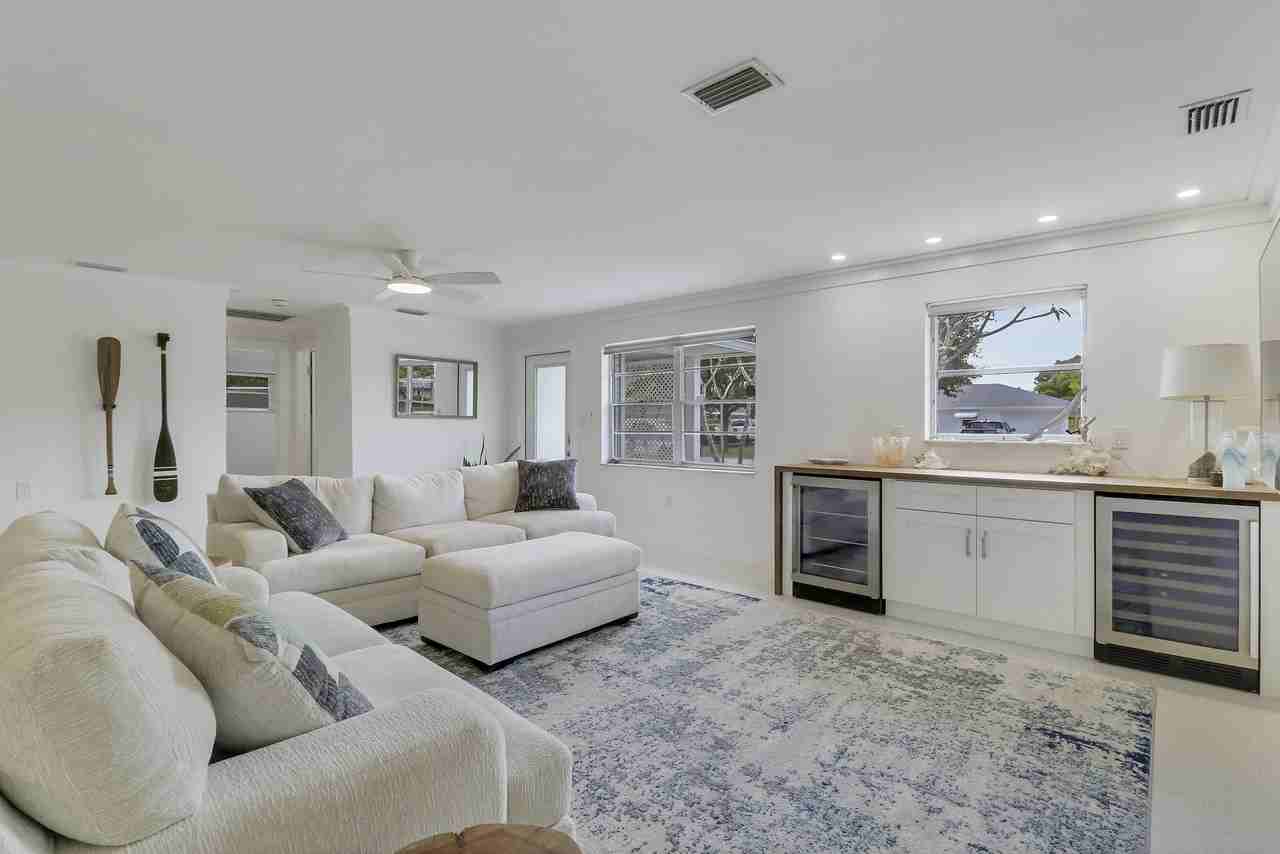 1518 Summer Ave - Photo 4 of 50