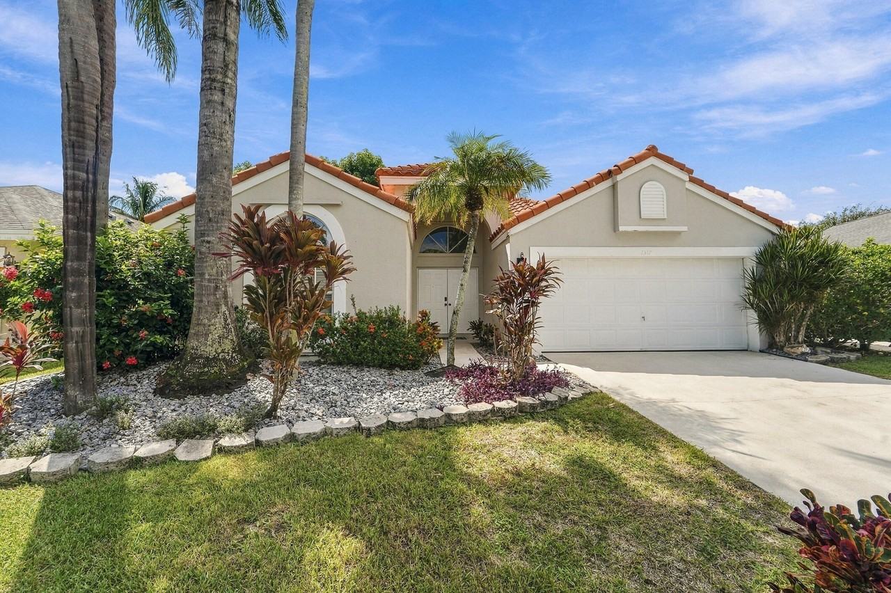 1317 Fairfax Cir E