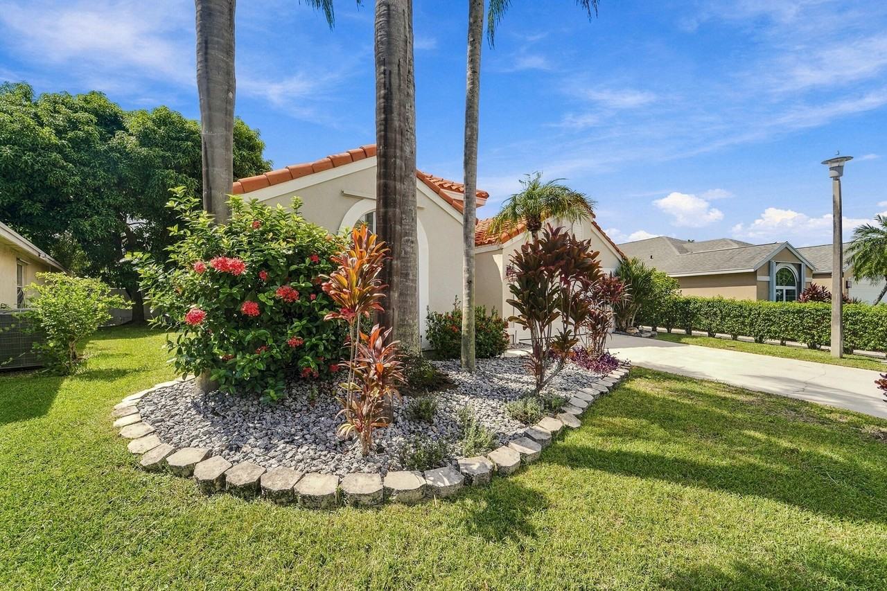 1317 Fairfax Cir E - Photo 2 of 34