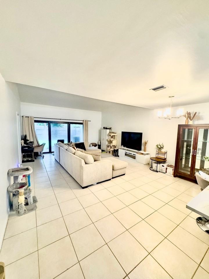 6989 Nw 29th Ln - Photo 5 of 18
